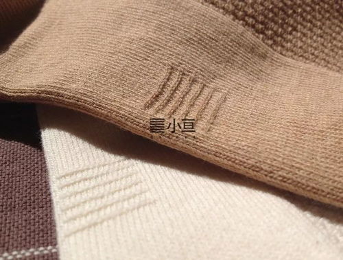 老秦一百塊錢(qián)買(mǎi)了四雙襪子