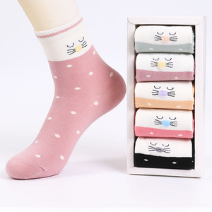 卡通可愛女襪 用俏皮點綴足尖的時尚樂趣