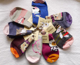 好女春華品牌女襪 精選高品質，舒適與時尚并存